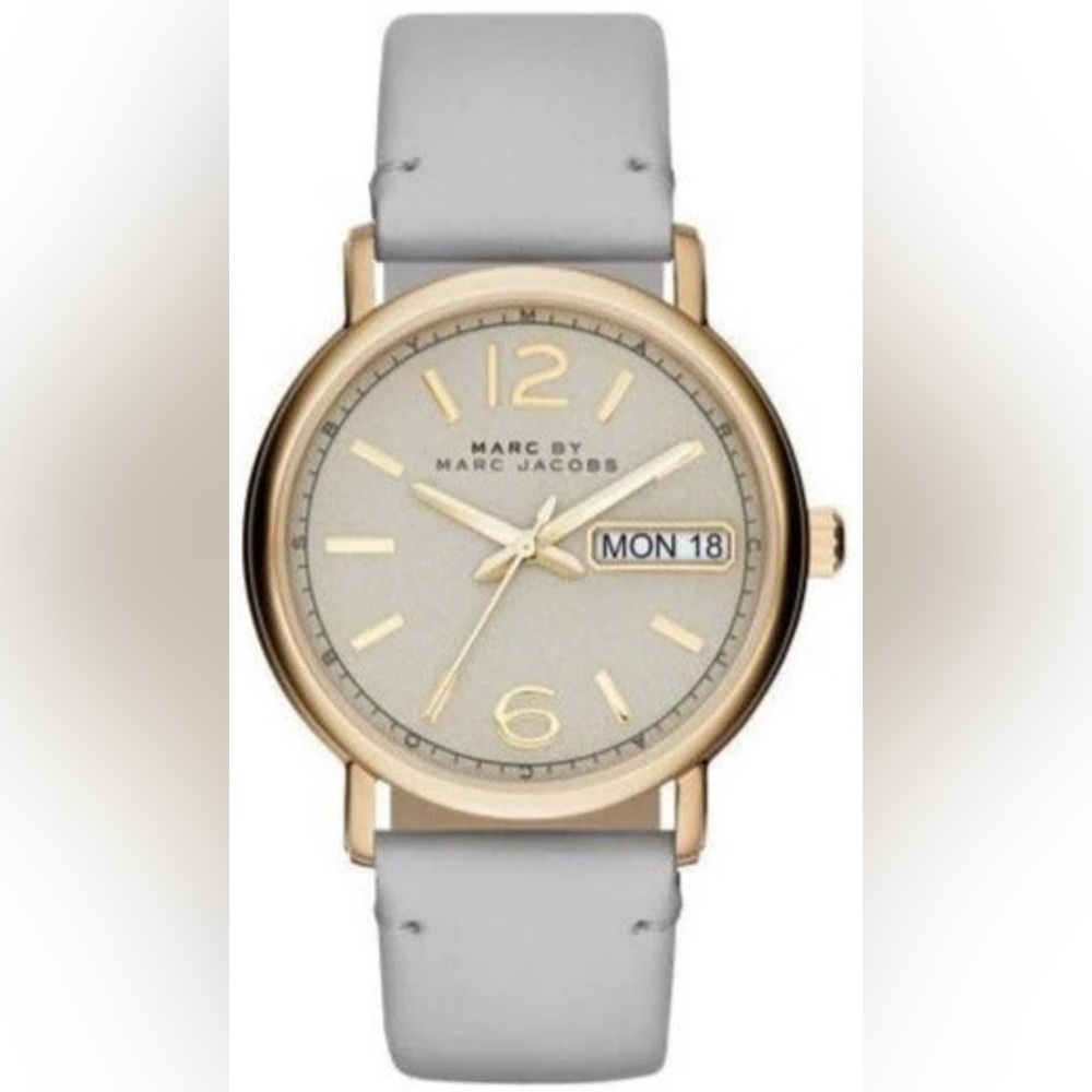 Marc Jacobs Fergus Grey Dial Grey Leather Strap Watch For Women GUC